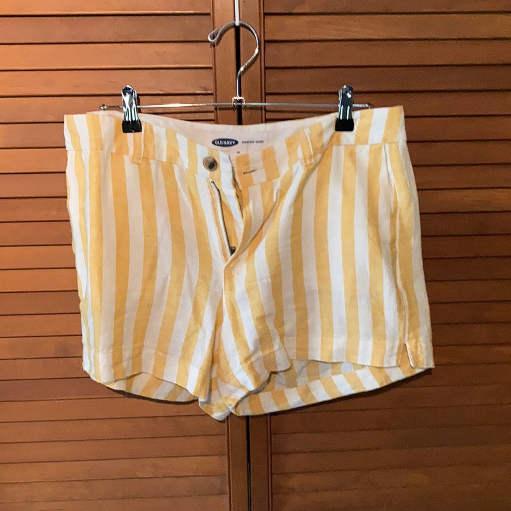 Old Navy women’s shorts US size 10. Yellow/white striped linen.
